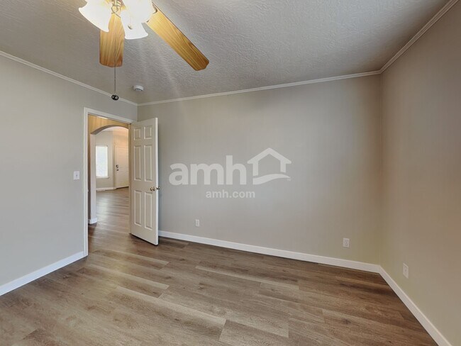 Building Photo - 410 W Mule Ct