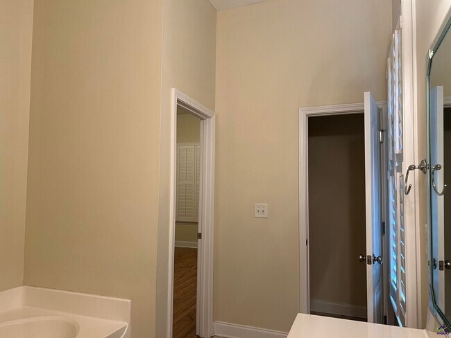 Building Photo - 644 Ivy Brook Way