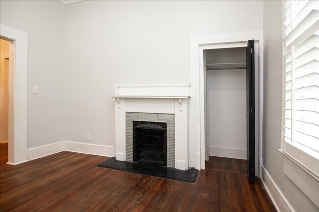 Building Photo - Beautiful 3/2.5 w/ Office Minutes From Airport and Woodward Academy!
