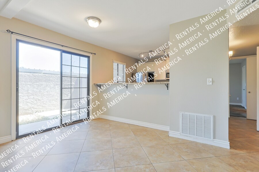 Building Photo - 533 W Guadalupe Rd