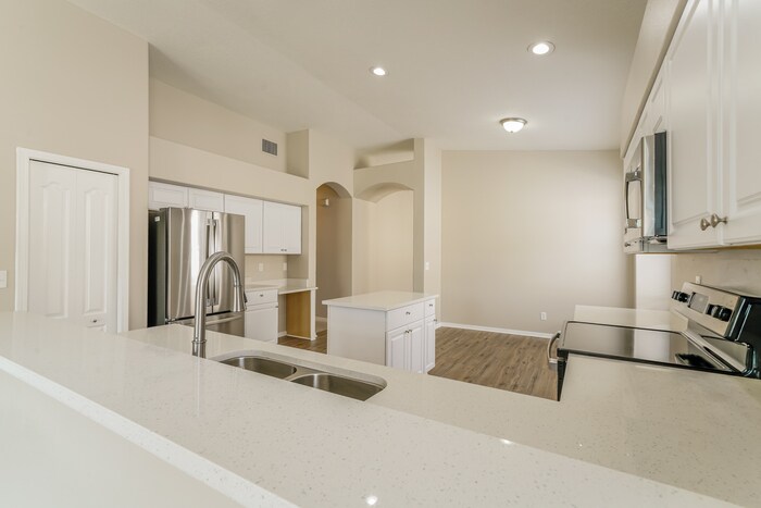 Building Photo - 11011 Silver Dancer Dr