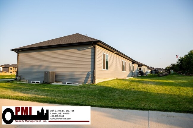 Building Photo - 5 Bedroom 3 bath, beautiful home in North ...