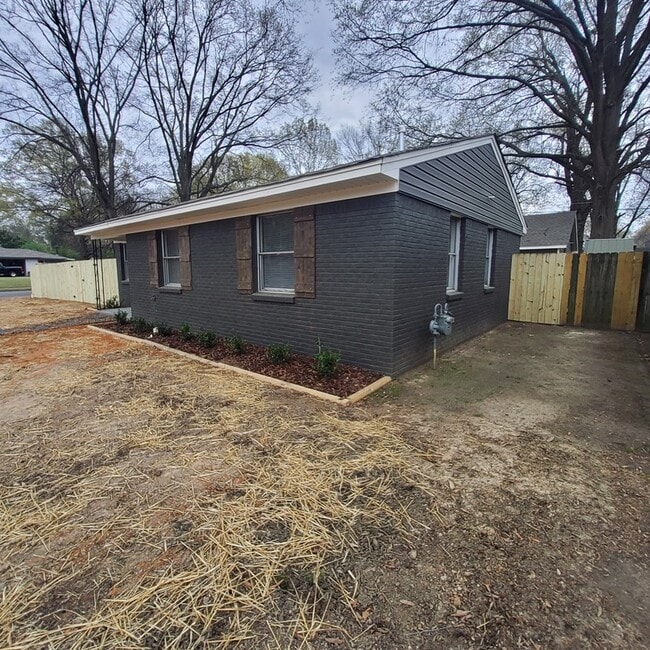 Building Photo - 4873 Verne Rd