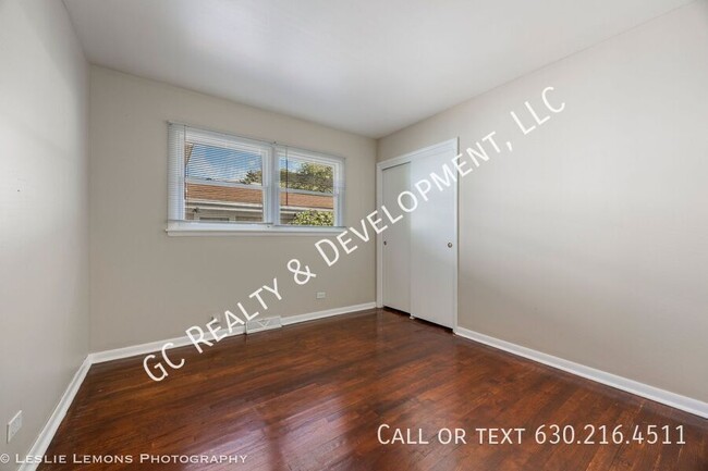 Building Photo - *** SCHOOL DISTRICT 25 / 3 BDRM -1.5 BTH /...