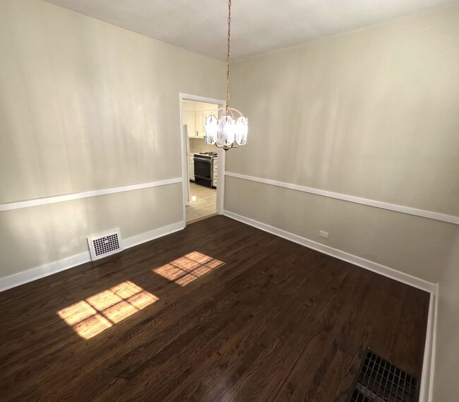 Building Photo - Beautiful Home Lowell Ave.