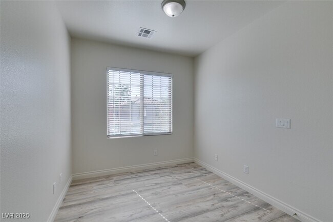 Building Photo - 778 Easter Lily Pl