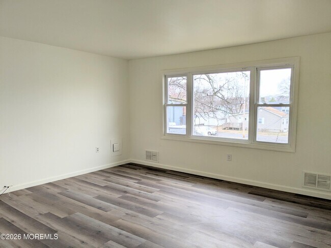 Building Photo - 77 Leroy Pl