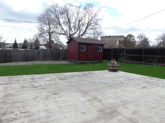 Building Photo - Remodeled 4 bedroom! Fenced backyard! 2 Ca...