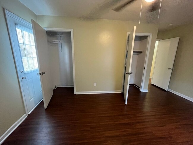 Building Photo - 3 Bedroom, 1.5 Bath in Great Location