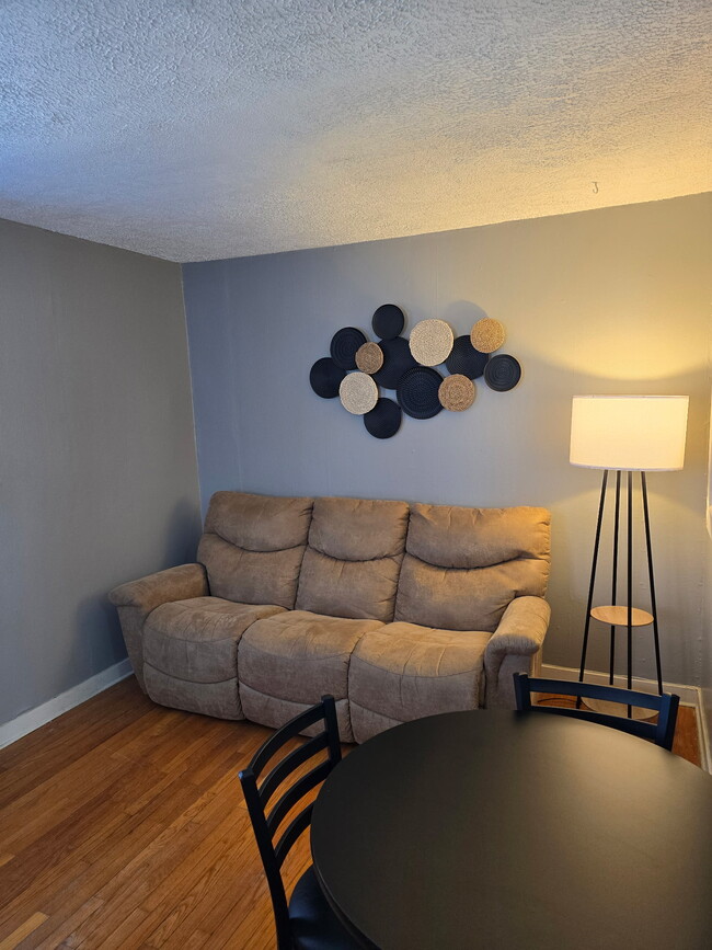 Building Photo - 309 S Van Doren St