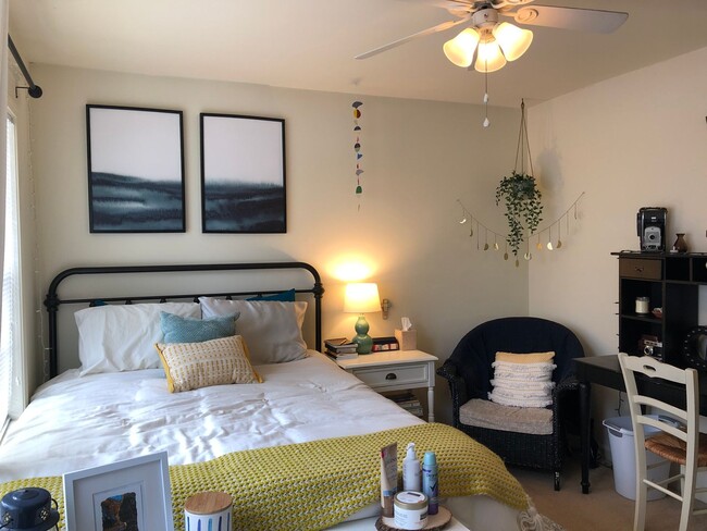 Building Photo - Great Location!!! Five Points, Tanyard Condominium's Available August 1st