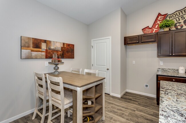 Building Photo - 2242 E Cheyenne Ct