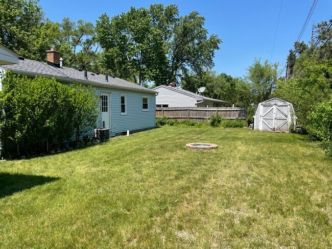 Building Photo - 46568 Waco St