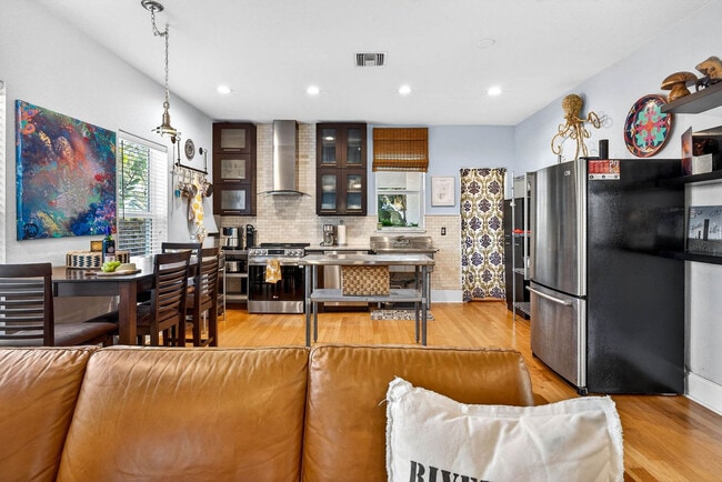 Building Photo - 2705 N Poplar Ave