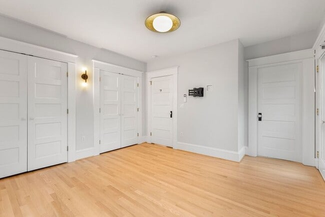 Building Photo - 1516 NW 25th Ave