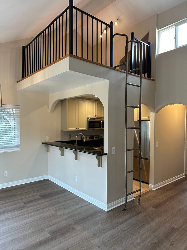 Building Photo - Renovated 2 Bed, 2 Bath Condominium in Gated Community