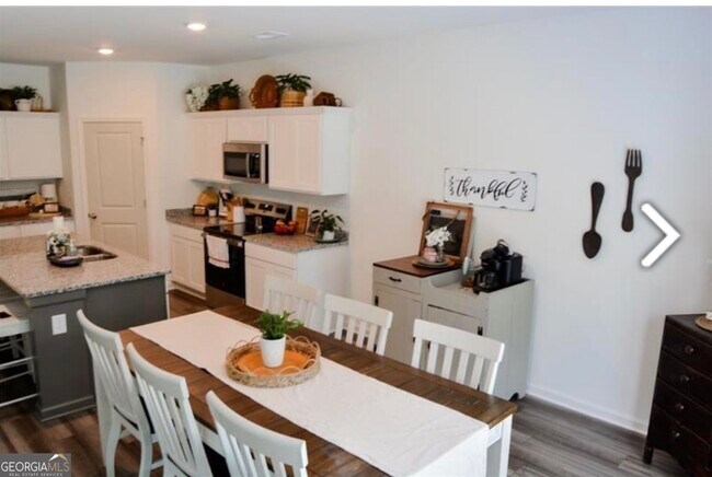 Building Photo - 7584 Saffron Ave