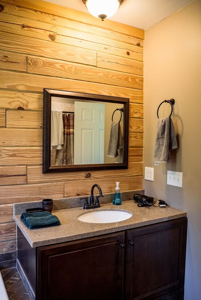 Building Photo - 7223 Ferry Rd