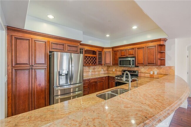 Building Photo - 1835 S Barrington Ave