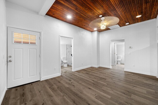 Building Photo - Fully Renovated 3-Bedroom, 2-Bathroom Home...