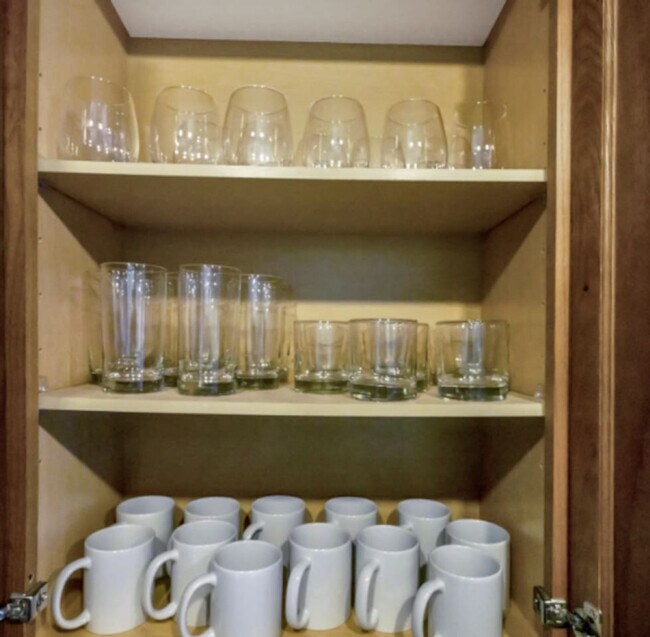 Building Photo - 1555 Elm St