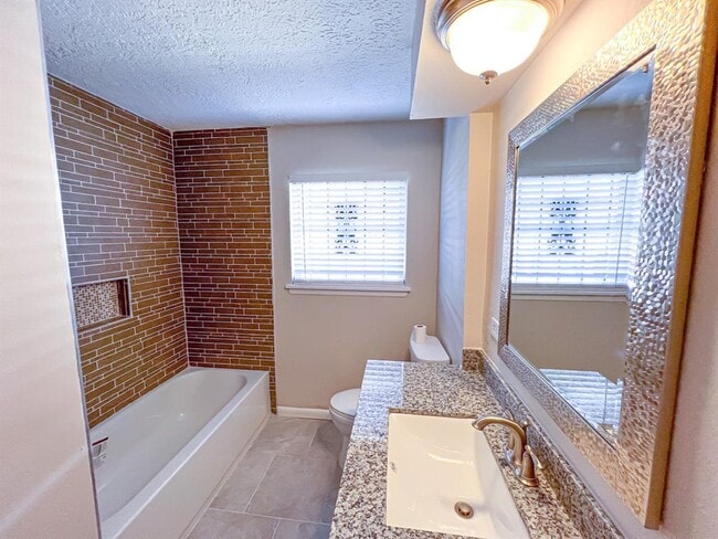 Building Photo - 2815 Monticello Dr