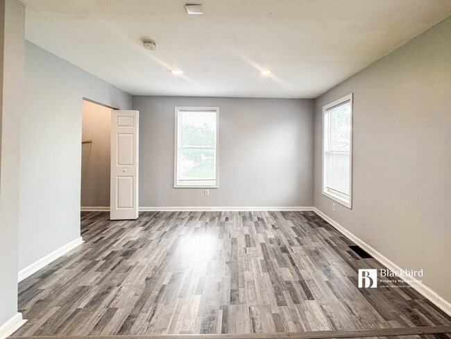 Building Photo - 716 55th St NE