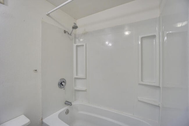 Building Photo - COUNTRY LIVING JUST OUTSIDE Of washougal