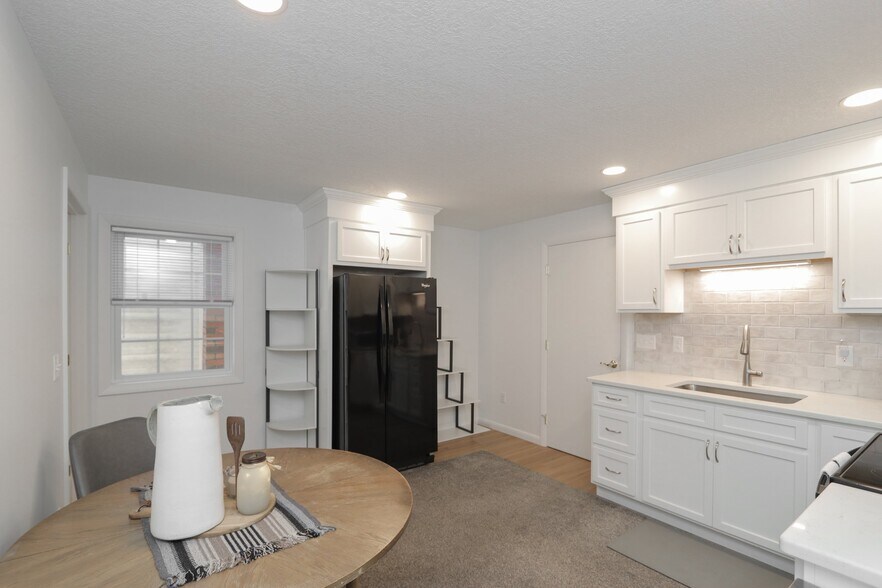 Building Photo - 159 Redfern Dr