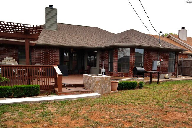 Building Photo - 19 Pilot Point Dr