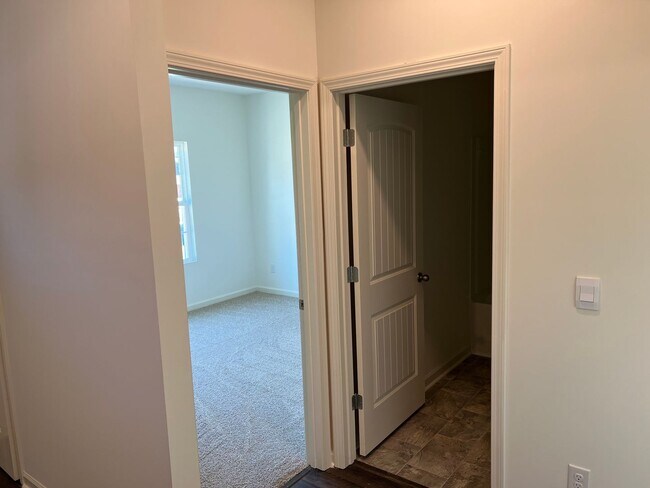 Building Photo - Newer 4BR / 2BA One-Level Home – Granite, Stainless Appliances, Large Backyard, Cul-de-Sac