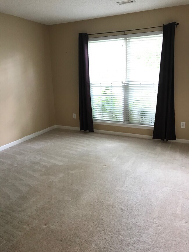 Building Photo - 110 Bridgeway Ln