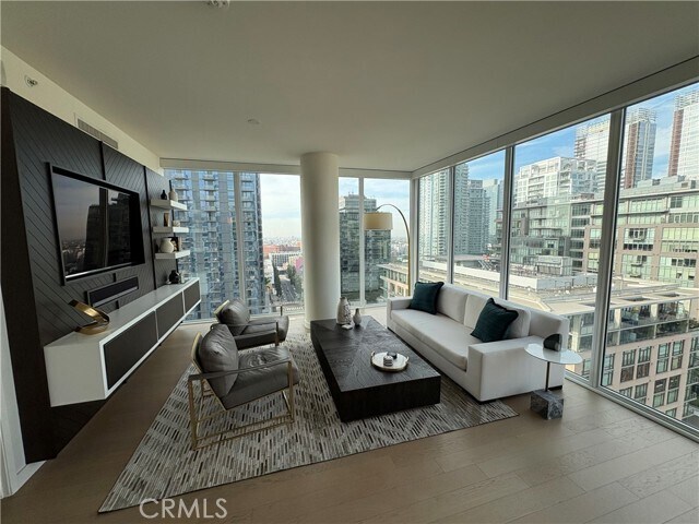 Building Photo - 1050 S Grand Ave