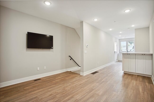 Building Photo - 1618 N Sydenham St