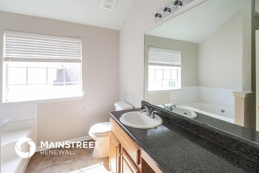 Building Photo - 2590 S Hills