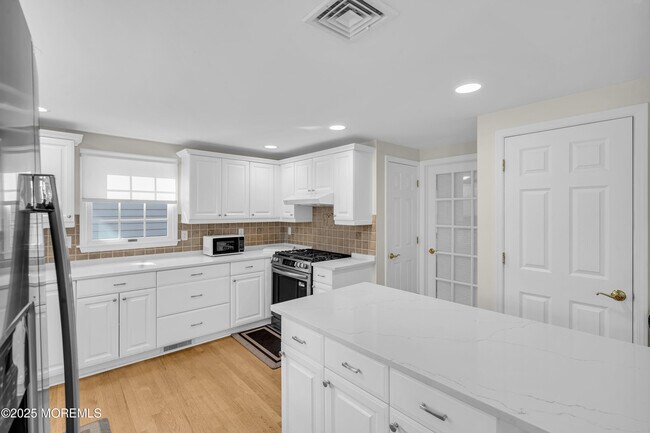 Building Photo - 807 Prospect Ave