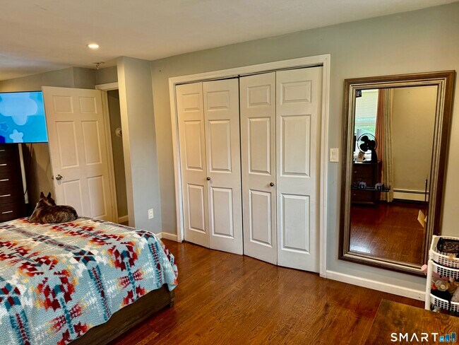 Building Photo - 15 Edwards St