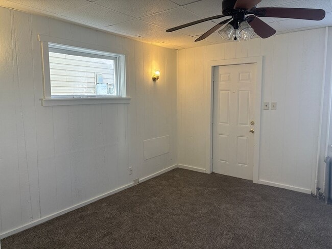 Building Photo - Spacious 4 Bedroom, 1.5 Bath House With Yard-York City SD