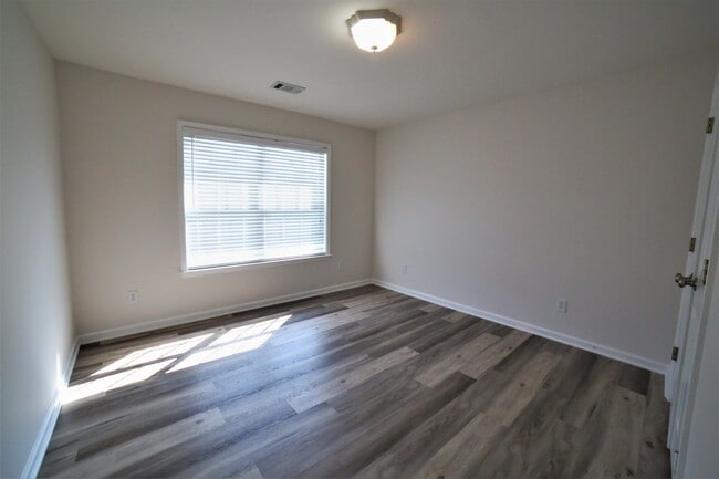 Building Photo - 8305 Grenadier Trl