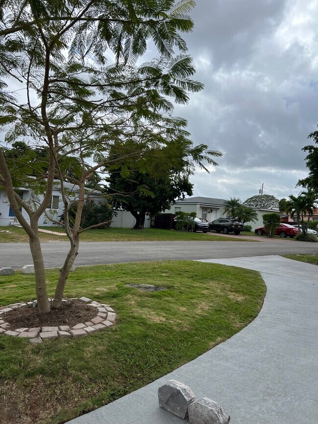 parking - 7615 SW 18th St