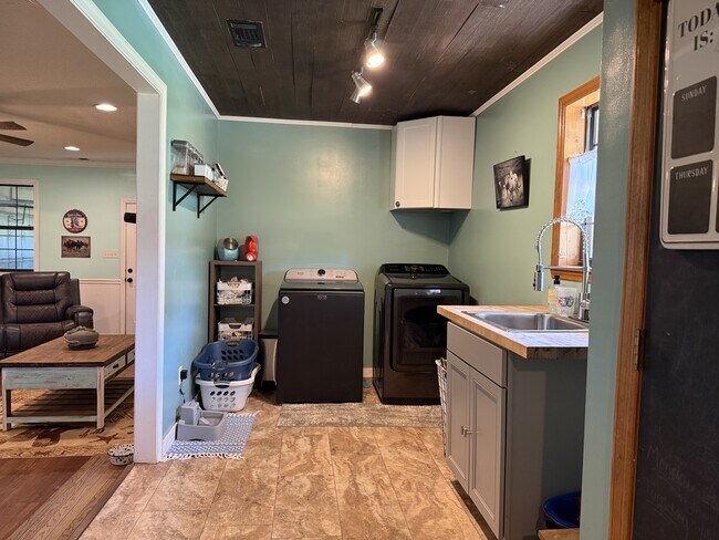 Building Photo - 10675 Baxter-Durrence Rd