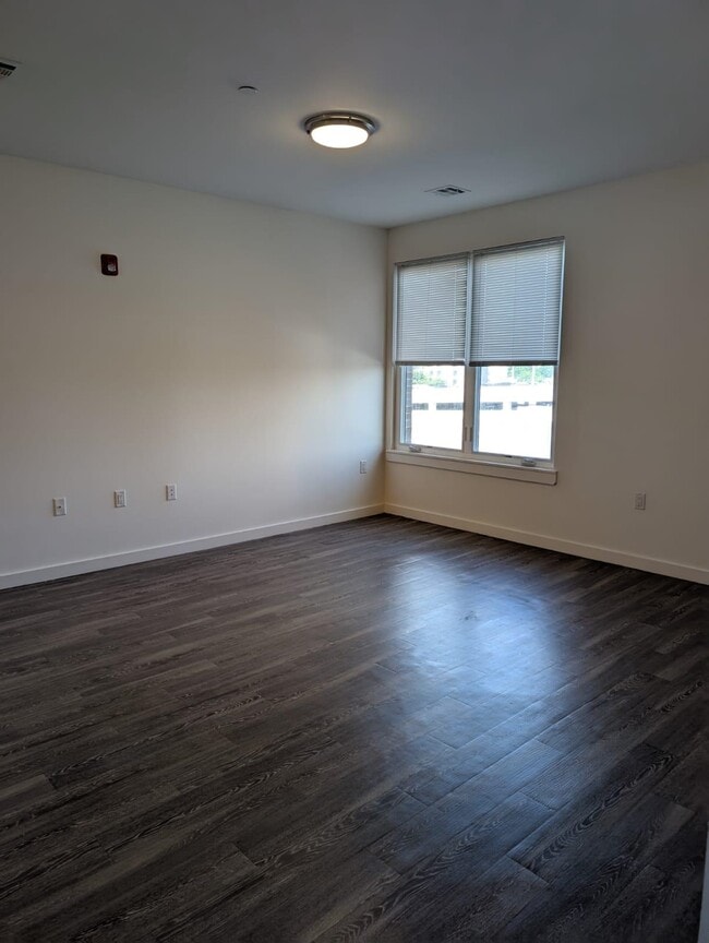 Building Photo - 687 Ocean Ave