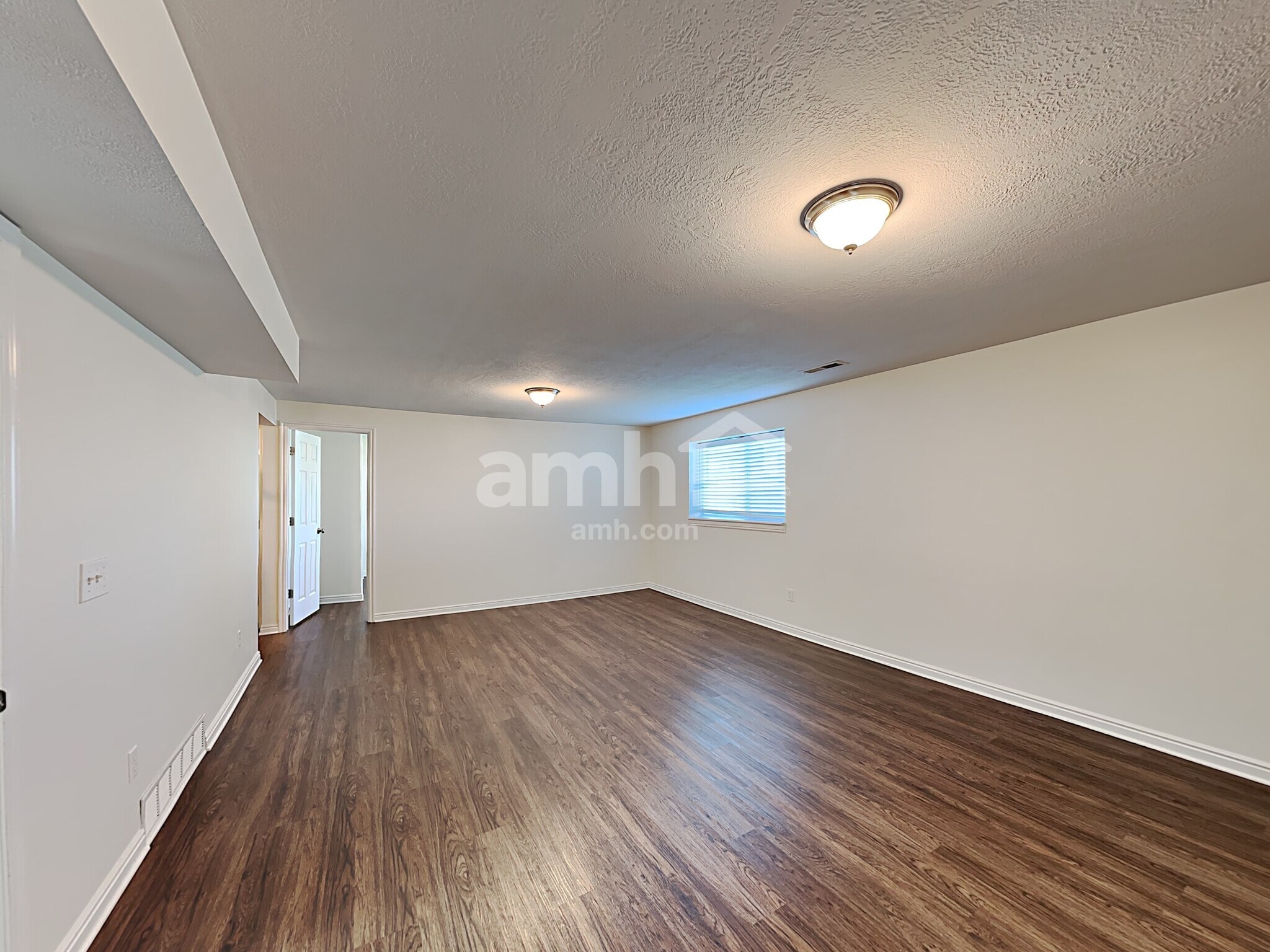 Building Photo - 5069 S Vista Dr