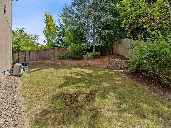 Building Photo - FOR RENT: MRS. CLEAN LIVED HERE! LOVELY HILLSBORO HOME AVAILABLE NOW! 4 BED, 2.5 BATH, 2 CAR GAR,...