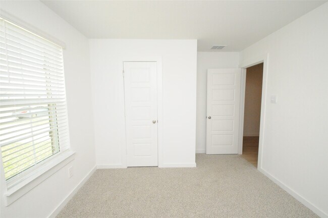 Building Photo - 1410 Island Grove Dr