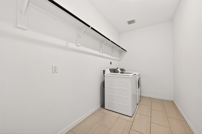 Building Photo - 8114 Royal Palm Ct