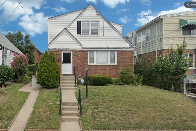 Primary Photo - 136-17 62nd Ave