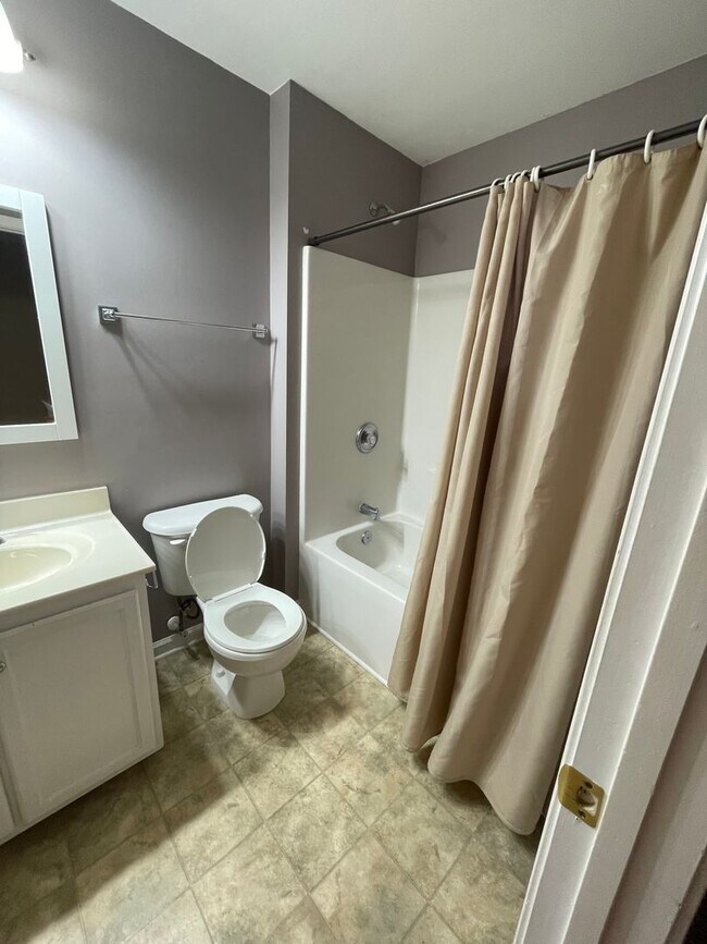 Building Photo - Hadley Commons 2 Bedroom 2.5 Bath Townhome
