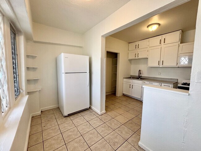 Building Photo - 3810-3812 Central St.