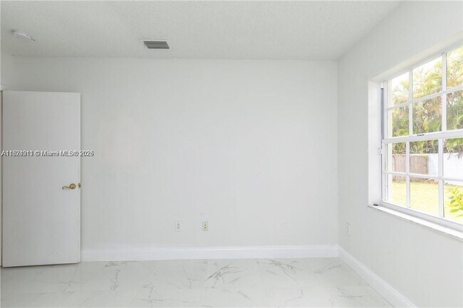 Building Photo - 18420 SW 77th Ct
